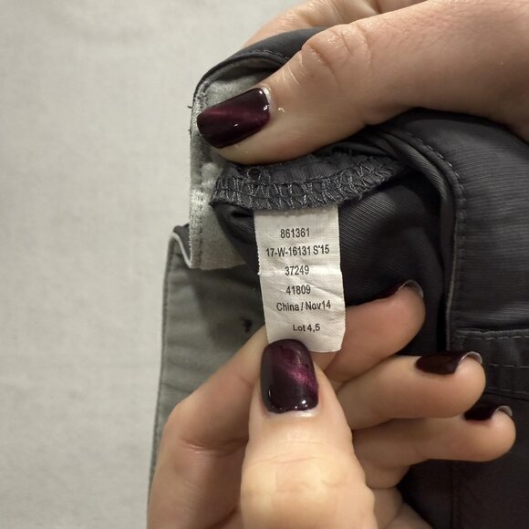 REI Pants Womens 16 Petite Gray Convertible Zip Off Cargo Hiking Nylon Quick Dry - Picture 4 of 15